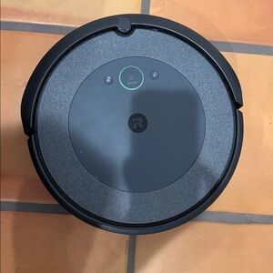 Roomba I3 with charger